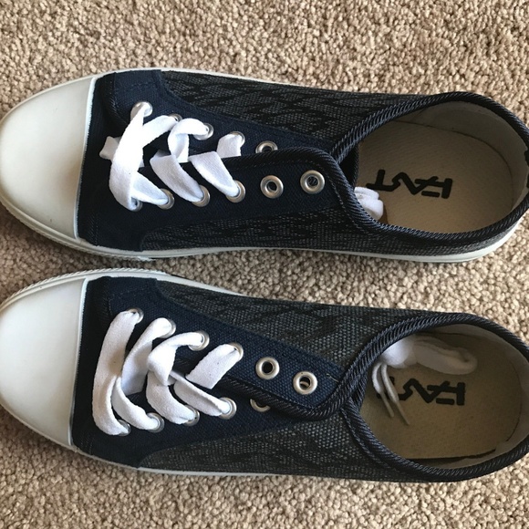 Mens Sneaker Shoe Blue and White Canvas Boy Sz 7.5 - Picture 2 of 8