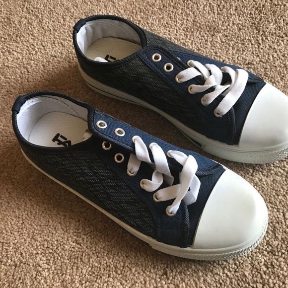 Mens Sneaker Shoe Blue and White Canvas Boy Sz 7.5 - Picture 4 of 8