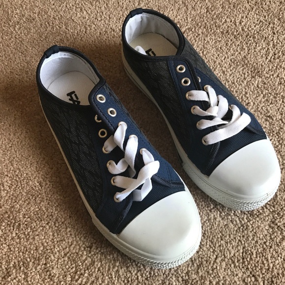Mens Sneaker Shoe Blue and White Canvas Boy Sz 7.5 - Picture 3 of 8
