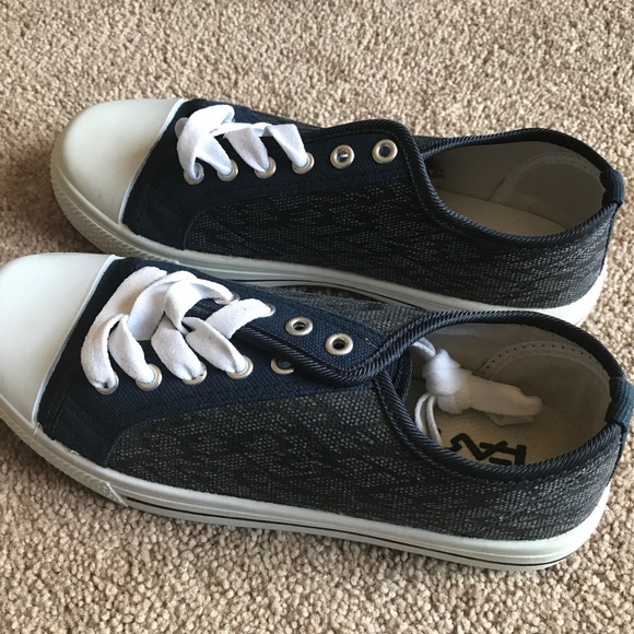 Mens Sneaker Shoe Blue and White Canvas Boy Sz 7.5 - Picture 8 of 8