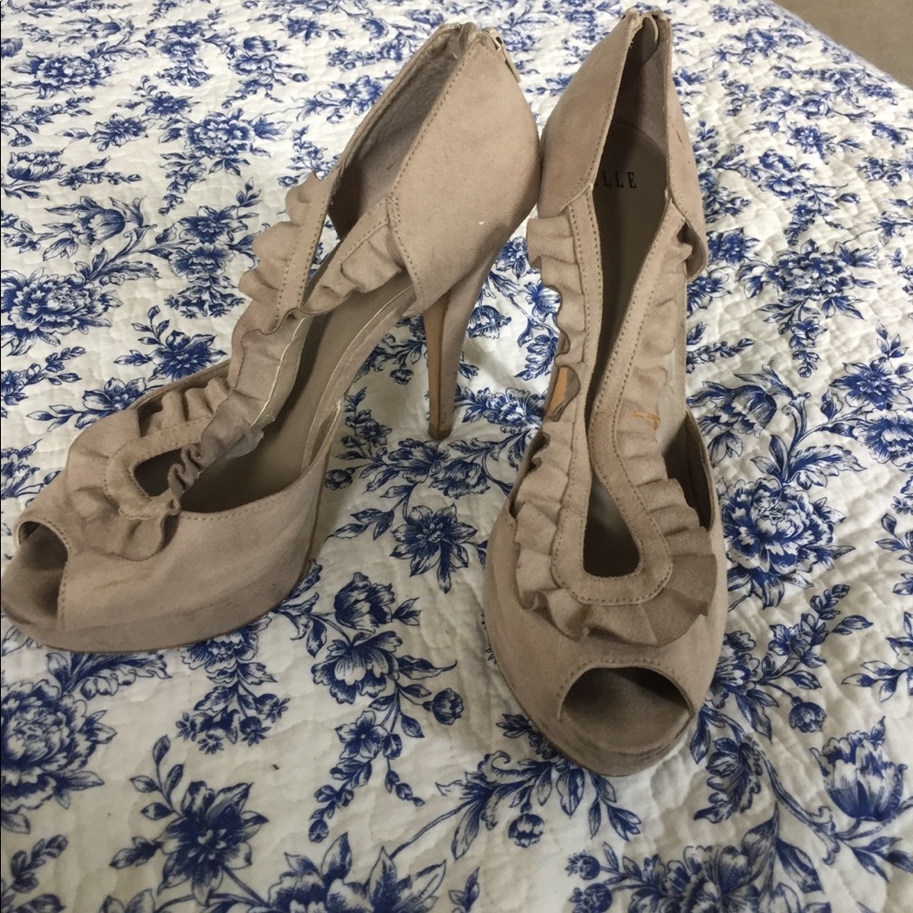 Suede Elle size 10 heels 4in