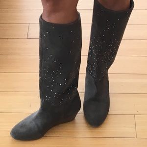 Matiko gray suede wedge boots