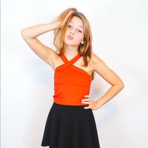 Crossed straps crop top