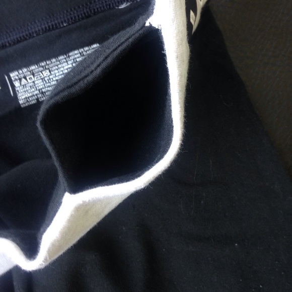 VS PINK Yoga Crop Legging, Black, Medium - Picture 4 of 4