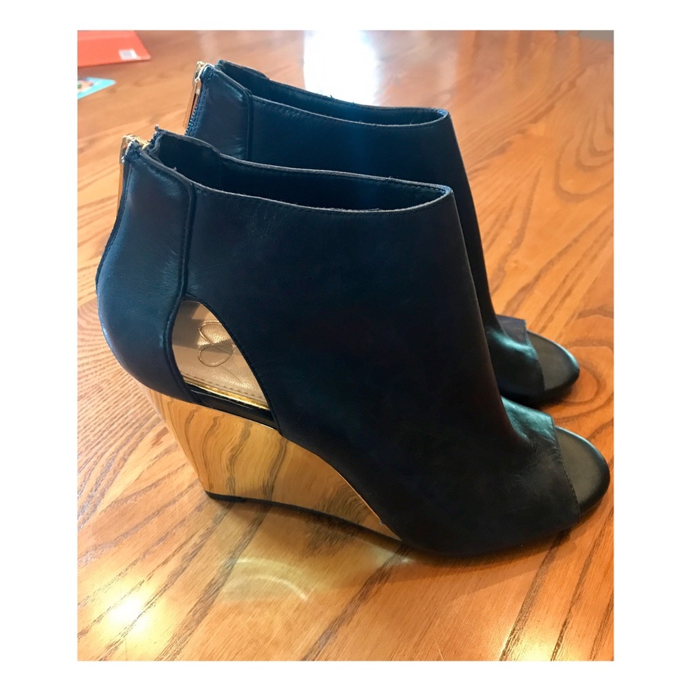 Jessica Simpson Black & Gold Wedges
