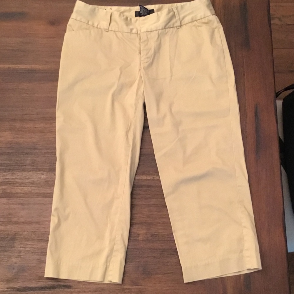 Mossimo khaki capris