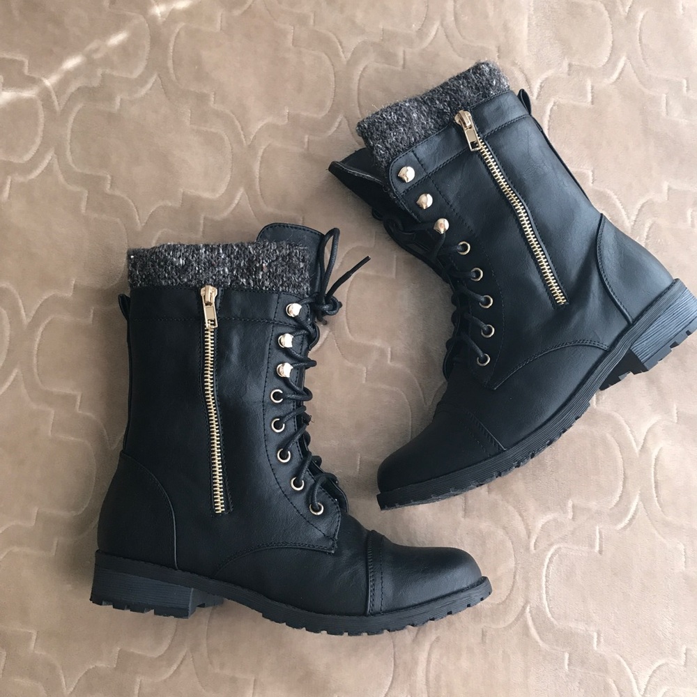 Black boots, size 8