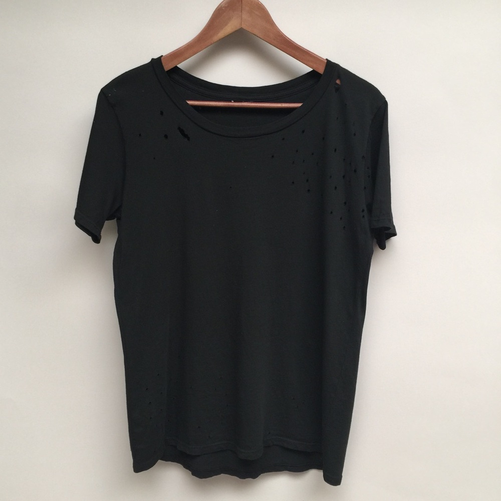 BLACK DISTRESSED SHORT SLEEVE TEE
