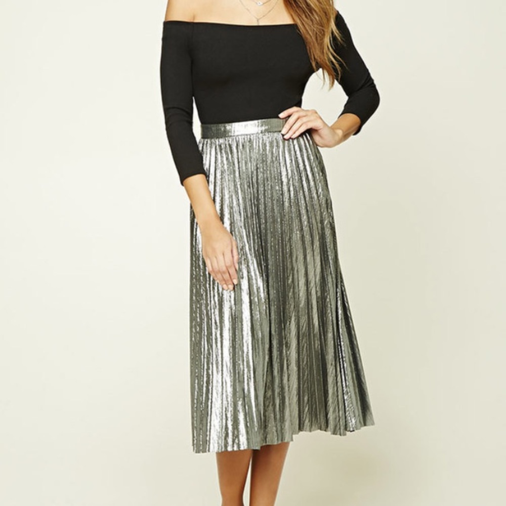 Never worn, Silver knee-length Medium skirt