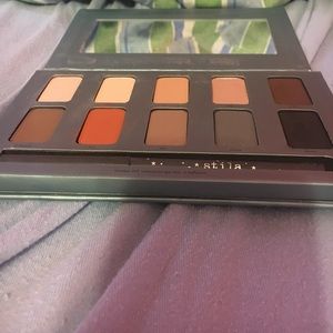 Never used Stila In the Know Palette