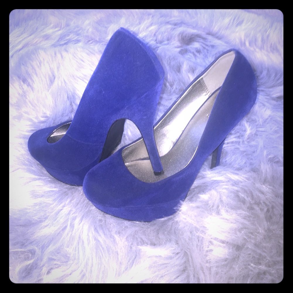 ⛔️SOLD⛔️Royal Blue Heels 👠