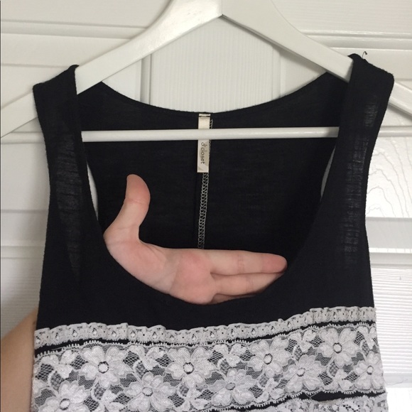 Black and white tank with lace detail - Picture 3 of 4