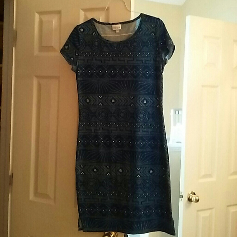 Blue and white carly