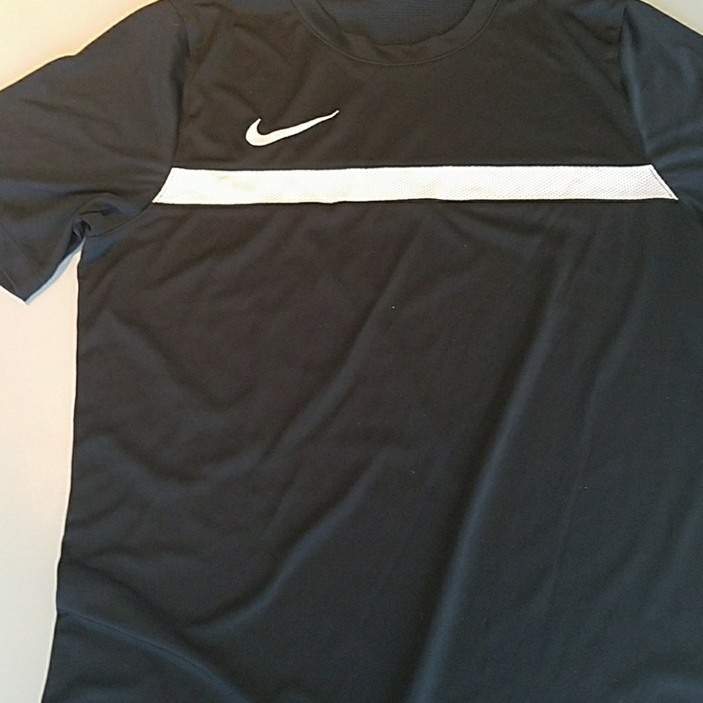 3 Nike Shirts - Picture 4 of 6