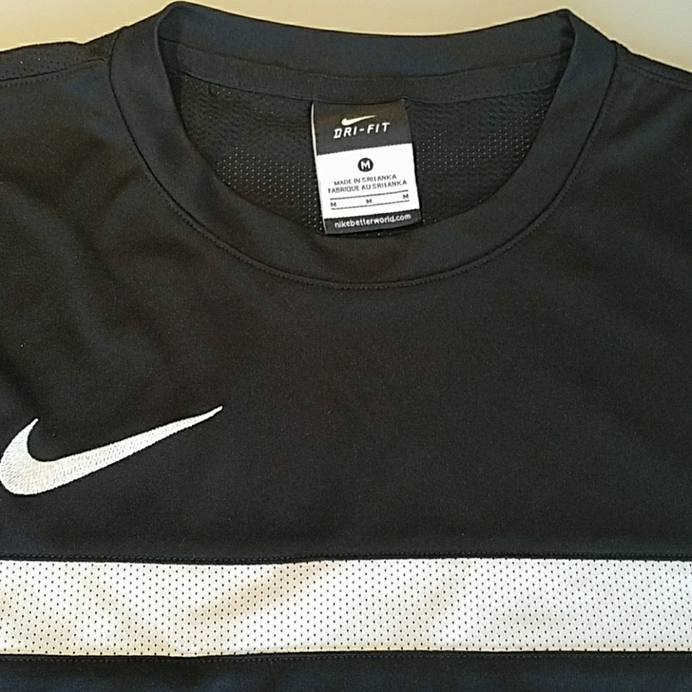 3 Nike Shirts - Picture 5 of 6