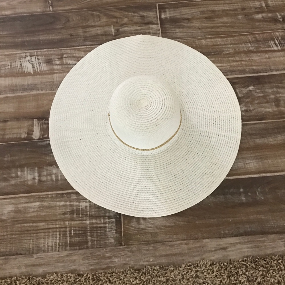 Floppy hat