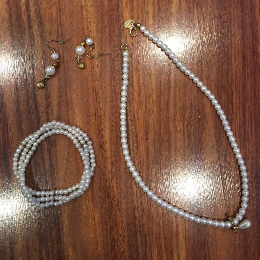 Pearl fashion jewelry bundle earrings necklace