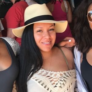 Meet your Posher, Chekeera