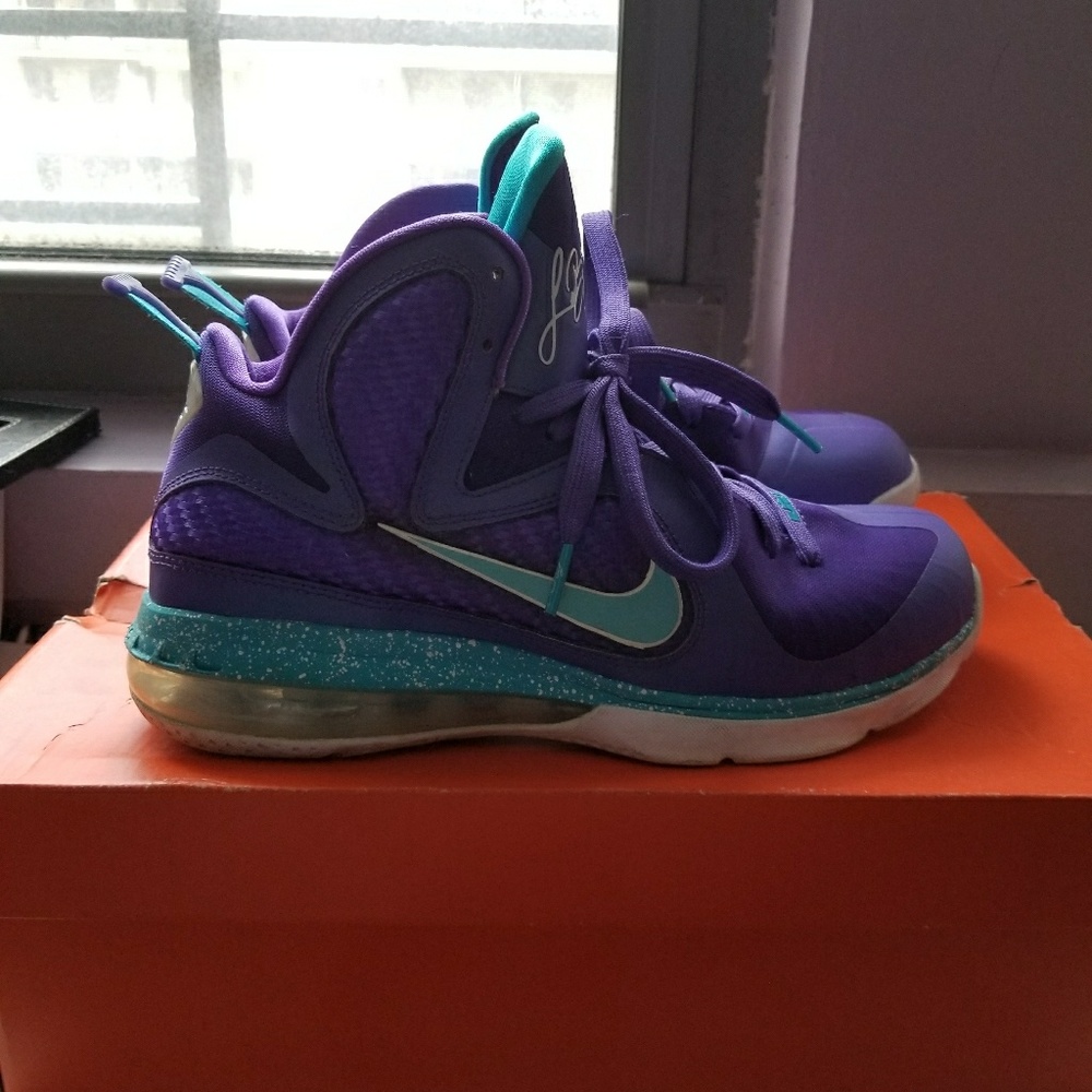 Nike LeBron 9 ‘Summit Lake Hornets’ – GS Size 7Y (W 8.5) – Rare Colorway