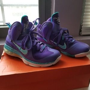 Nike LeBron 9 ‘Summit Lake Hornets’ – GS Size 7Y (W 8.5) – Rare Colorway