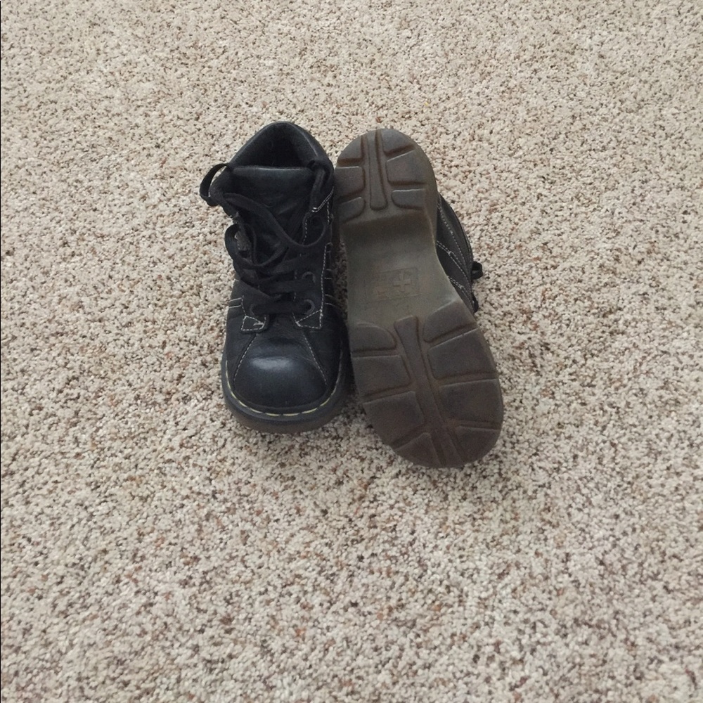BLACK DR. MARTENS