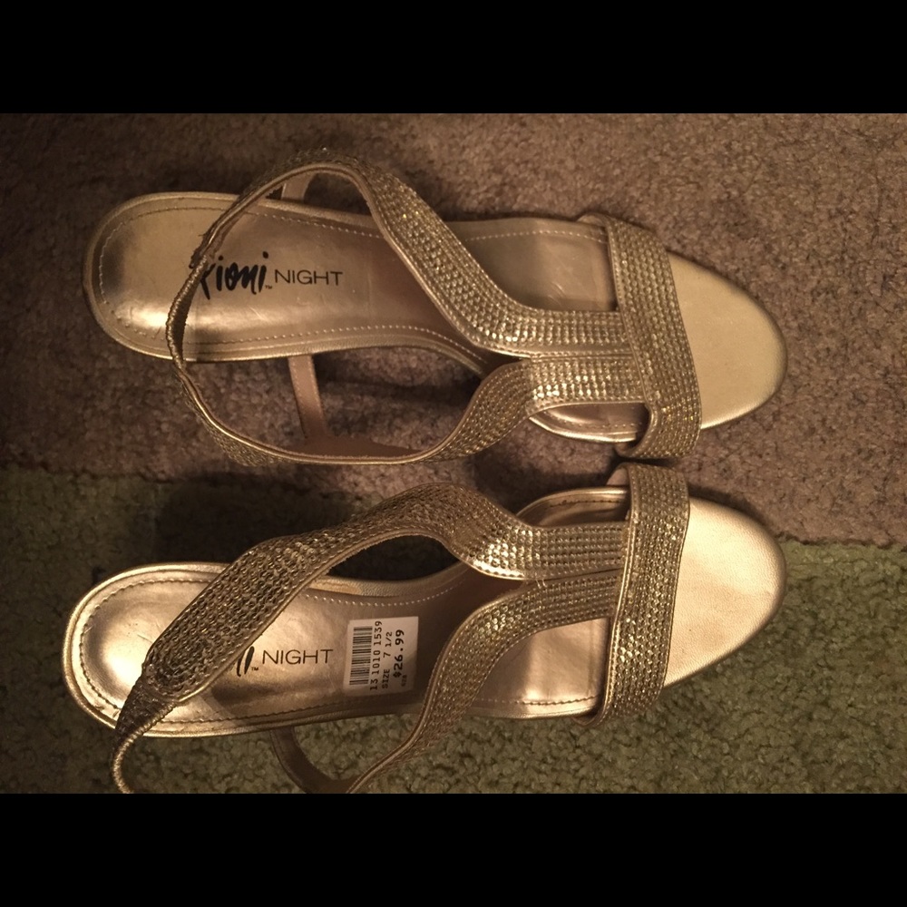 Fioni Gold sparkle heels