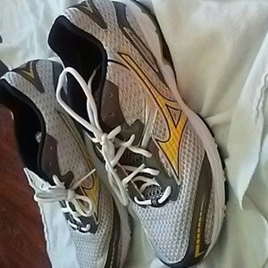 Mizuno Wave Precision 10 Running Shoes