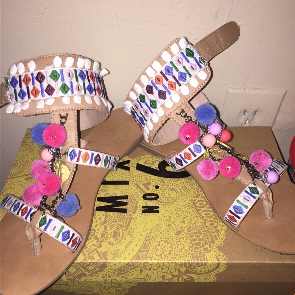 Mix No.9 pom Pom sandal