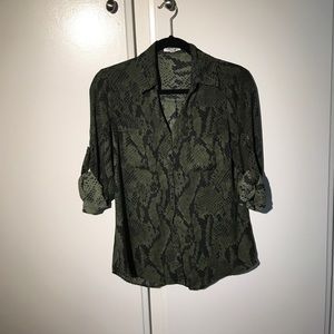 Express Portofino shirt in army green snakeskin!