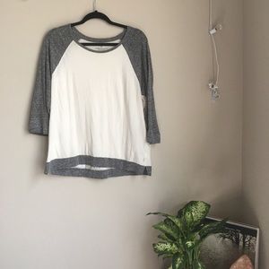 Mid sleeve white and gray top