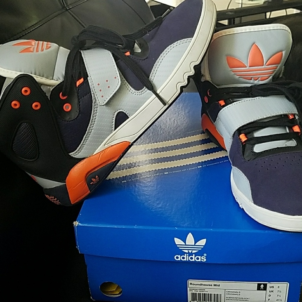 Mens Adidas Roundhouse Mid