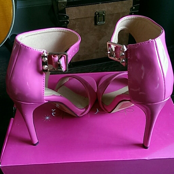 Shoedazzle Hot Pink Unique Heel - Picture 2 of 5