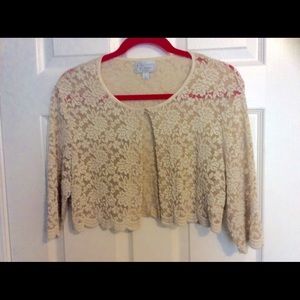 NWOT Beautiful Lace Shrug