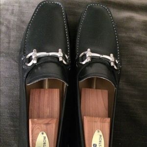 Classic Ferragamo loafer with buckle...worn once!