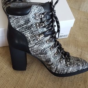 New Calvin Klein Snake Evee Bootie Blk/Wht  Sz 8.