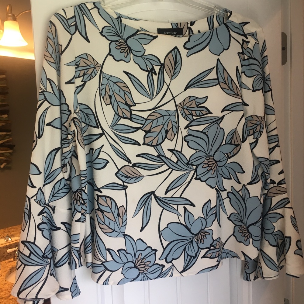 Bell sleeved blouse