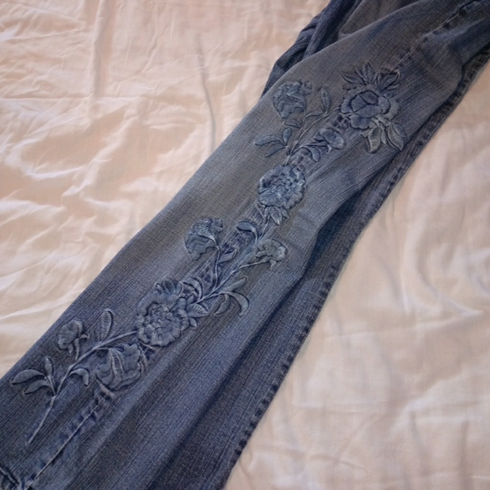 HP💞✅Chicos Embroidered Jeans - Picture 2 of 5