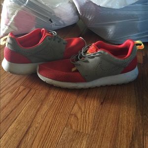 Nike Red Roshes Men's 11