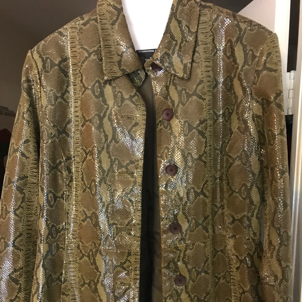 AMAZING WOMEN LEATHER JACKET