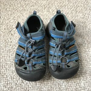 Keen boys size 10, blue and gray, washable