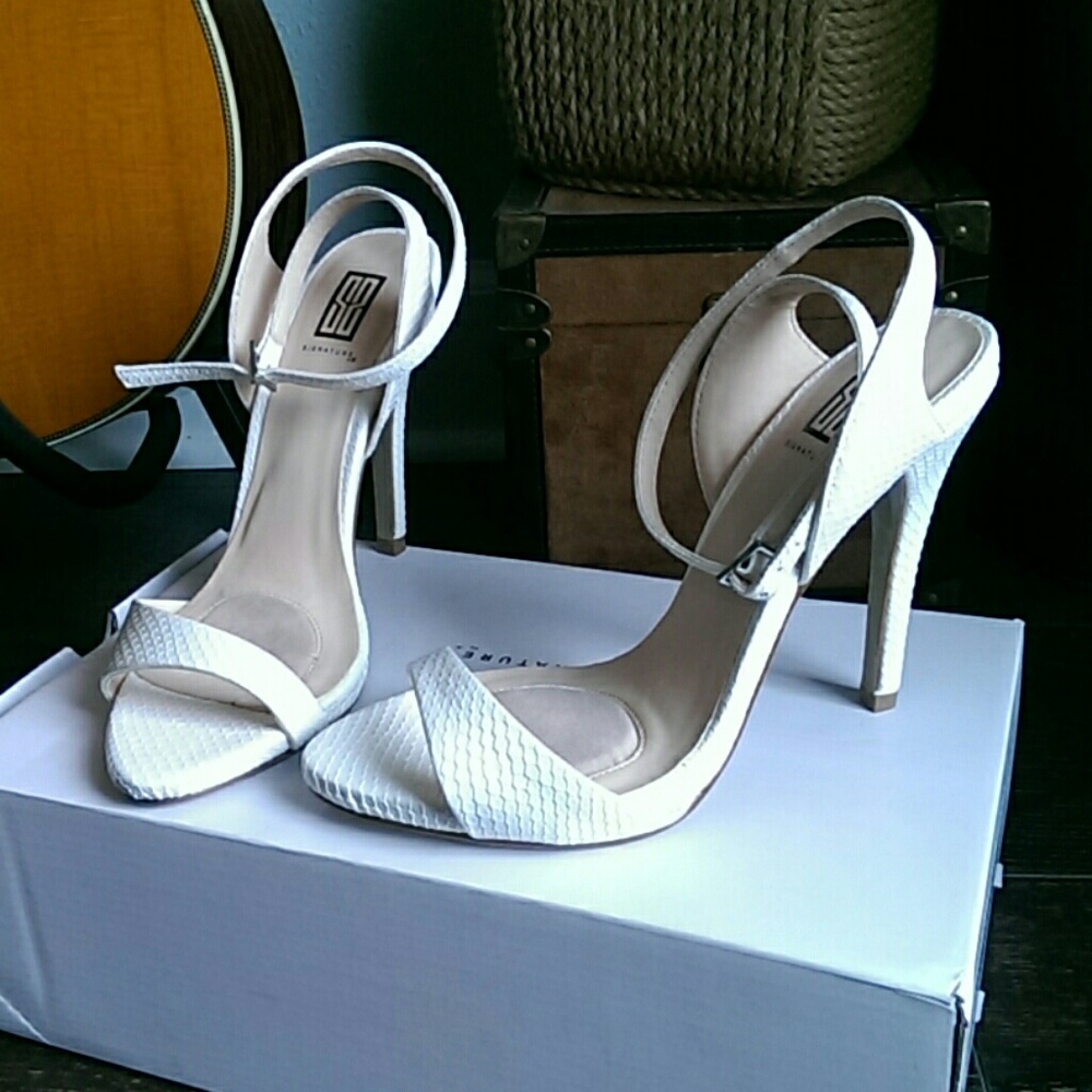 Shoedazzle Signature White Heel