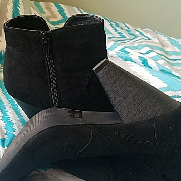 Boots-only wore once - Picture 2 of 2