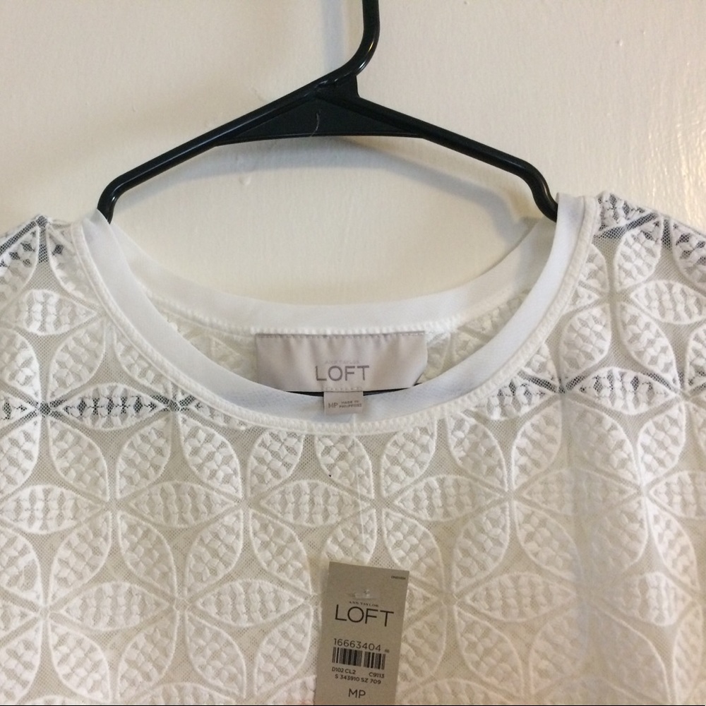💟 LOFT White Lace Top. NWT!! - Picture 2 of 2