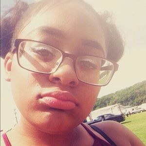 Meet your Posher, Eboney