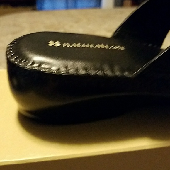 New without tags Naturalizer sandals. - Picture 4 of 8