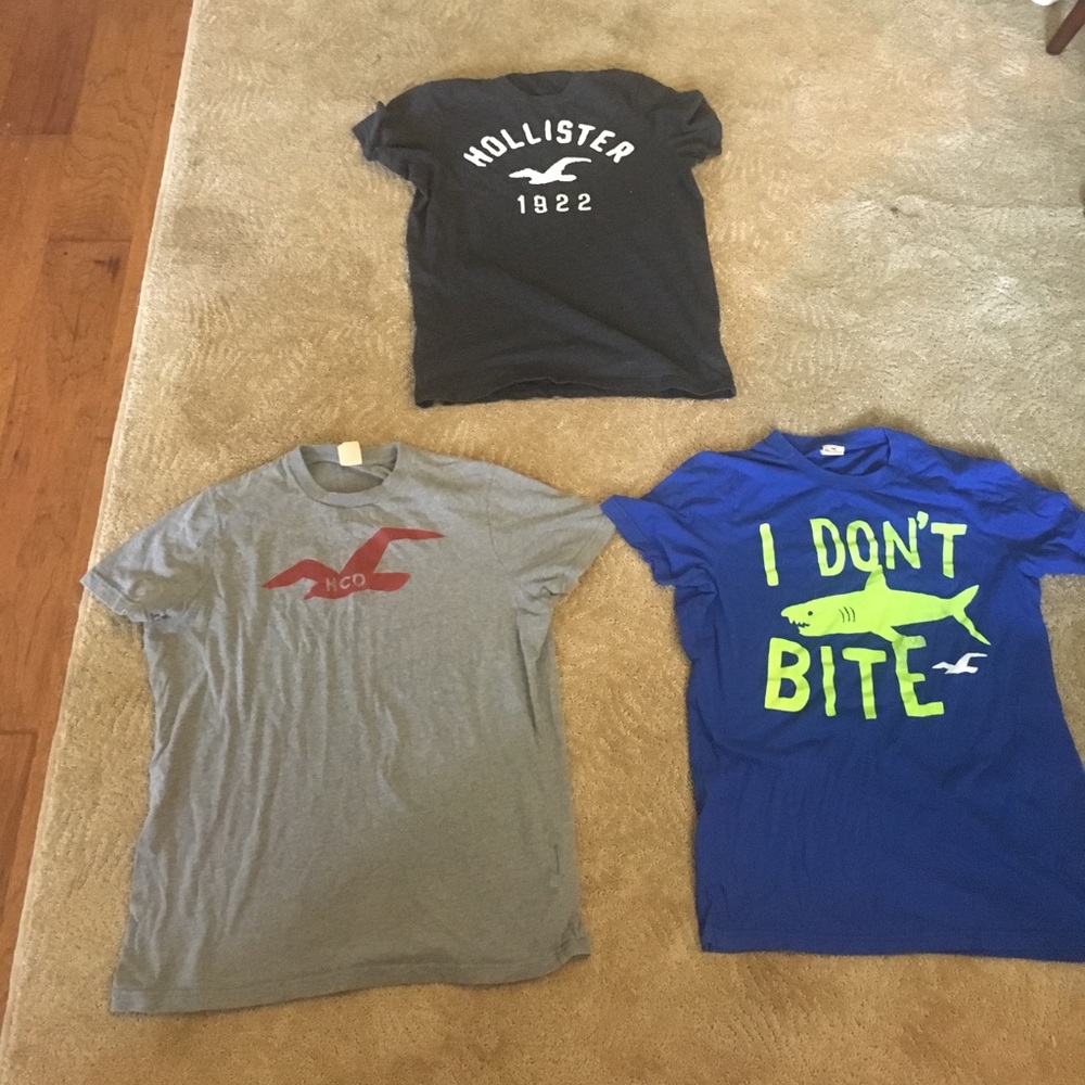 👕PRICE DROP👕3 Hollister Tees!