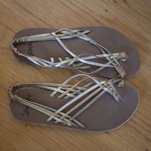Reef size 8 silver and bronze sandals