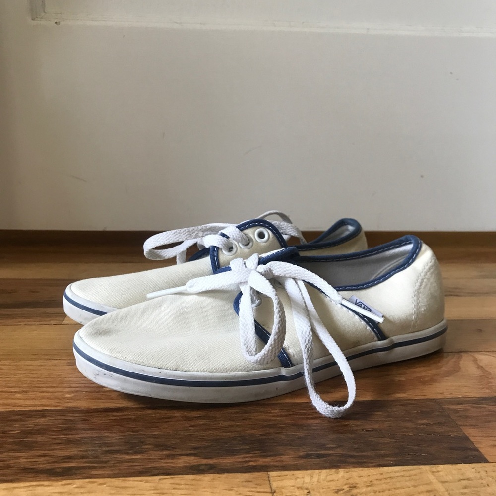 White and blue Aleeda woman's vans sz 5