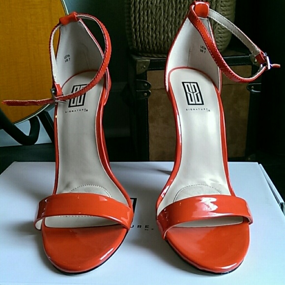 Shoedazzle Red Patent Heel - Picture 2 of 4