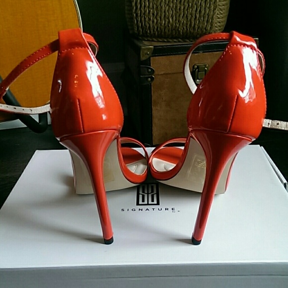 Shoedazzle Red Patent Heel - Picture 3 of 4